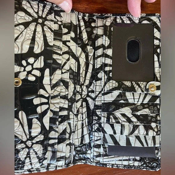 NWT Brahmin Ady in Daisy Batik Melbourne Wallet